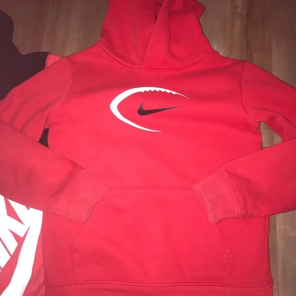 Boys Nike solid red hoodie size 6 and Nike black/red size 7. - Picture 4 of 5